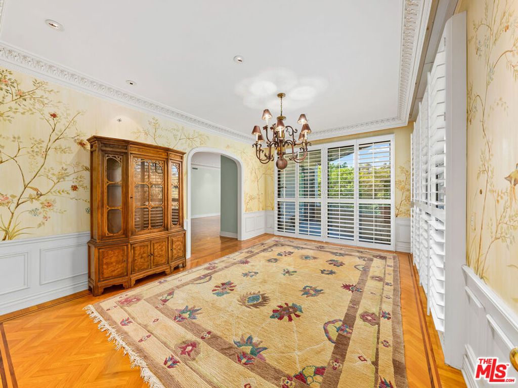 Image 10 of property listing at 450 N MAPLE Drive 401, Beverly Hills, CA 90210