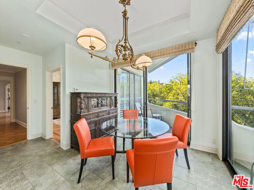 Image 11 of property listing at 450 N MAPLE Drive 401, Beverly Hills, CA 90210