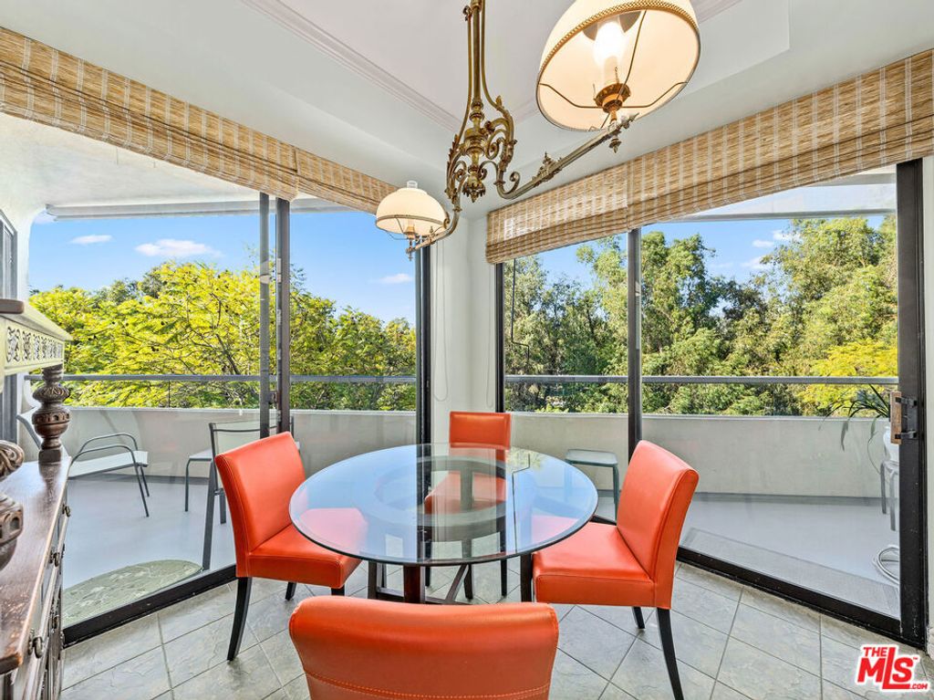Image 12 of property listing at 450 N MAPLE Drive 401, Beverly Hills, CA 90210