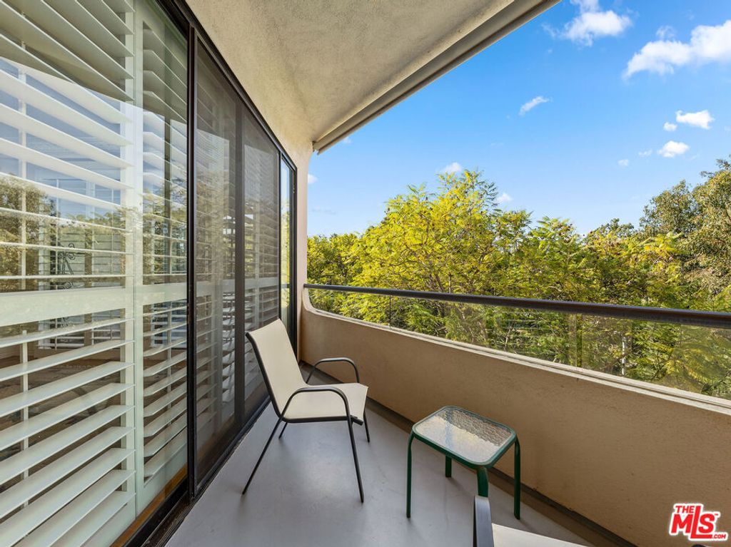 Image 13 of property listing at 450 N MAPLE Drive 401, Beverly Hills, CA 90210