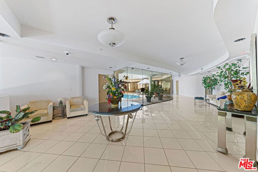 Image 2 of property listing at 450 N MAPLE Drive 401, Beverly Hills, CA 90210