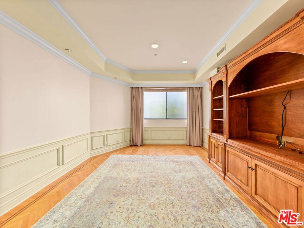 Image 22 of property listing at 450 N MAPLE Drive 401, Beverly Hills, CA 90210