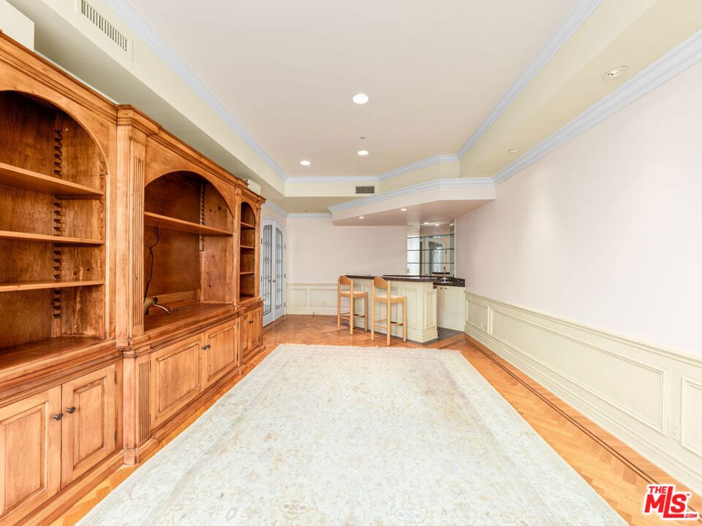 Image 23 of property listing at 450 N MAPLE Drive 401, Beverly Hills, CA 90210