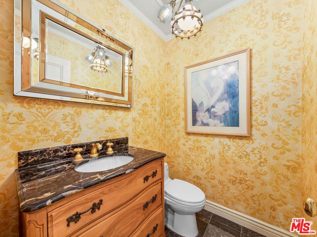 Image 24 of property listing at 450 N MAPLE Drive 401, Beverly Hills, CA 90210