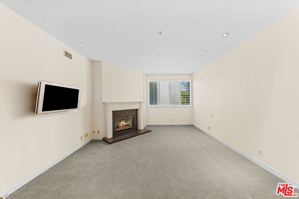 Image 29 of property listing at 450 N MAPLE Drive 401, Beverly Hills, CA 90210