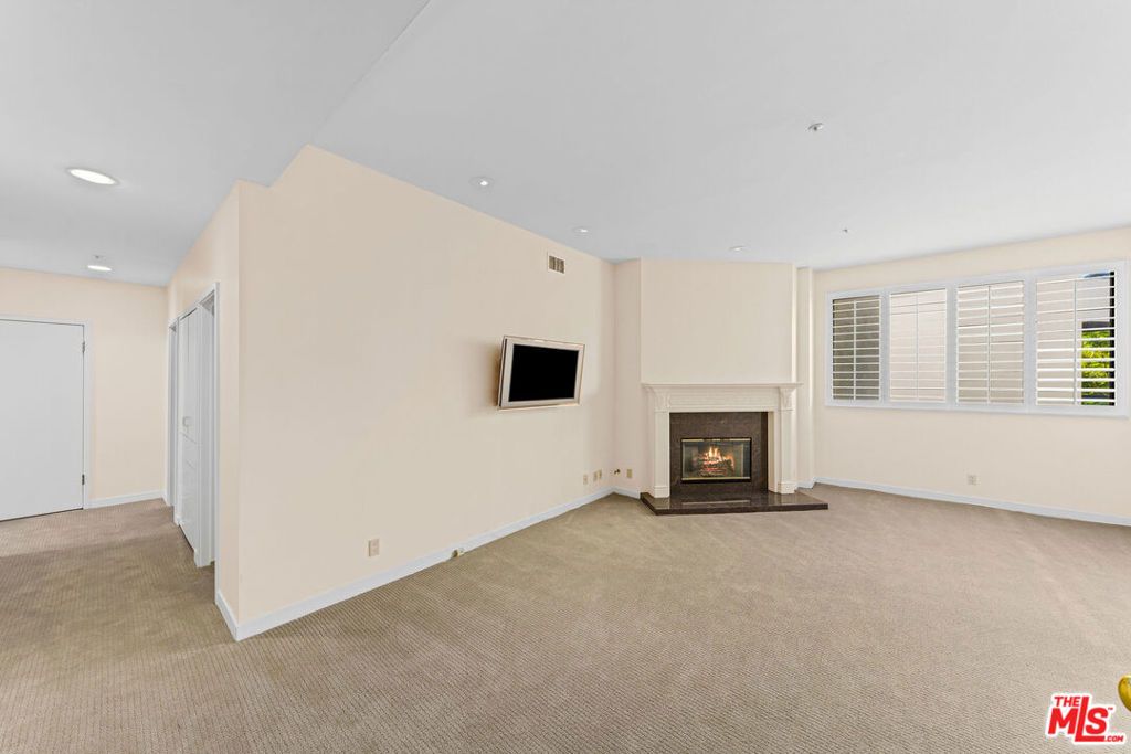 Image 30 of property listing at 450 N MAPLE Drive 401, Beverly Hills, CA 90210
