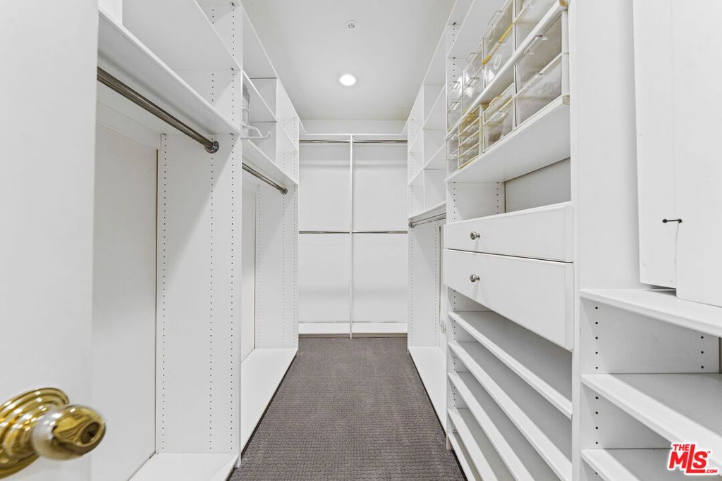Image 31 of property listing at 450 N MAPLE Drive 401, Beverly Hills, CA 90210