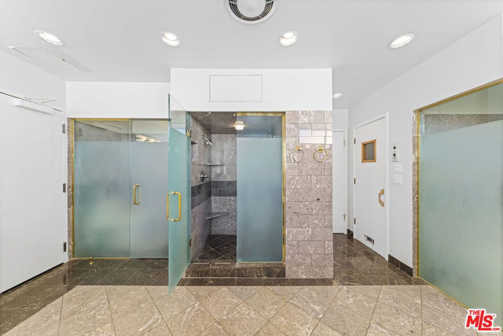 Image 33 of property listing at 450 N MAPLE Drive 401, Beverly Hills, CA 90210