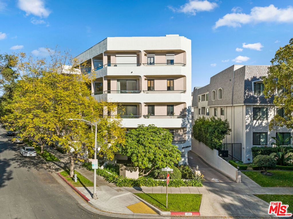 Image 36 of property listing at 450 N MAPLE Drive 401, Beverly Hills, CA 90210