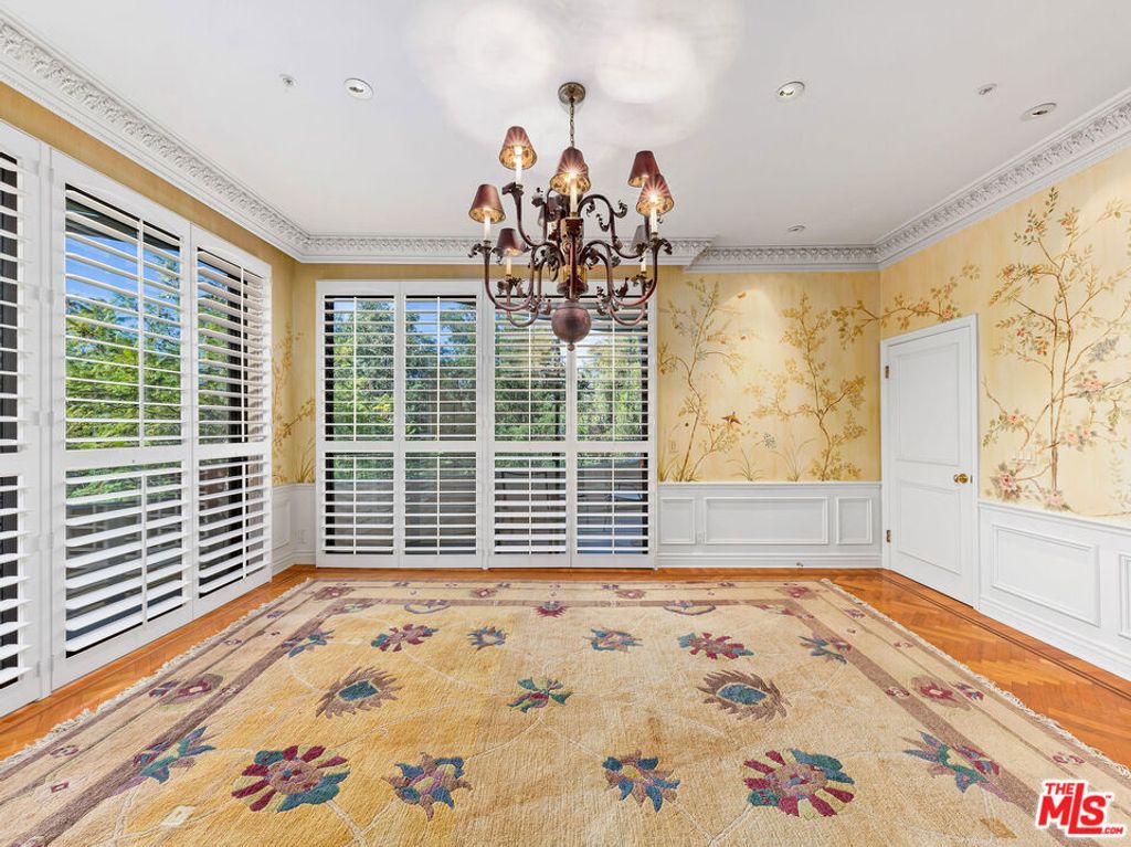 Image 9 of property listing at 450 N MAPLE Drive 401, Beverly Hills, CA 90210