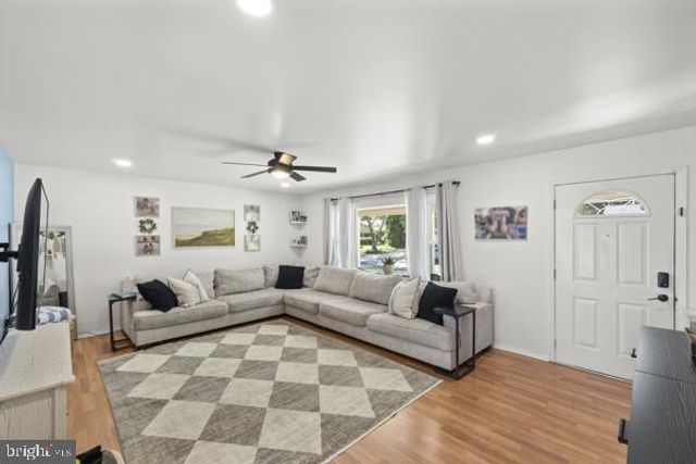 12 ELRIDGE LN, Willingborough, NJ 08046