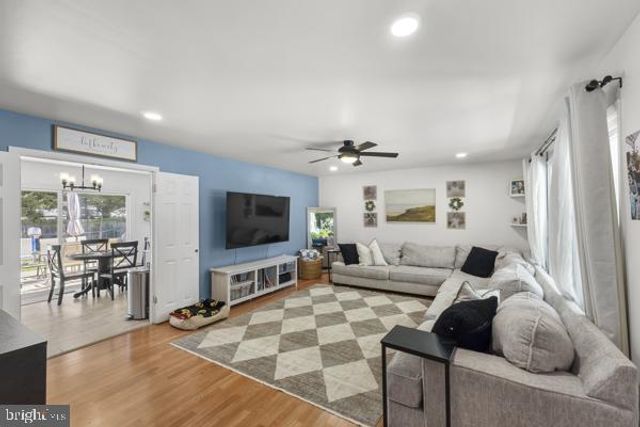 12 ELRIDGE LN, Willingborough, NJ 08046