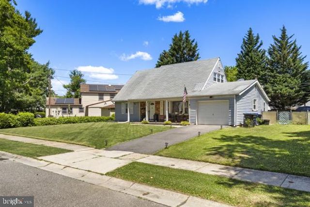 12 ELRIDGE LN, Willingborough, NJ 08046