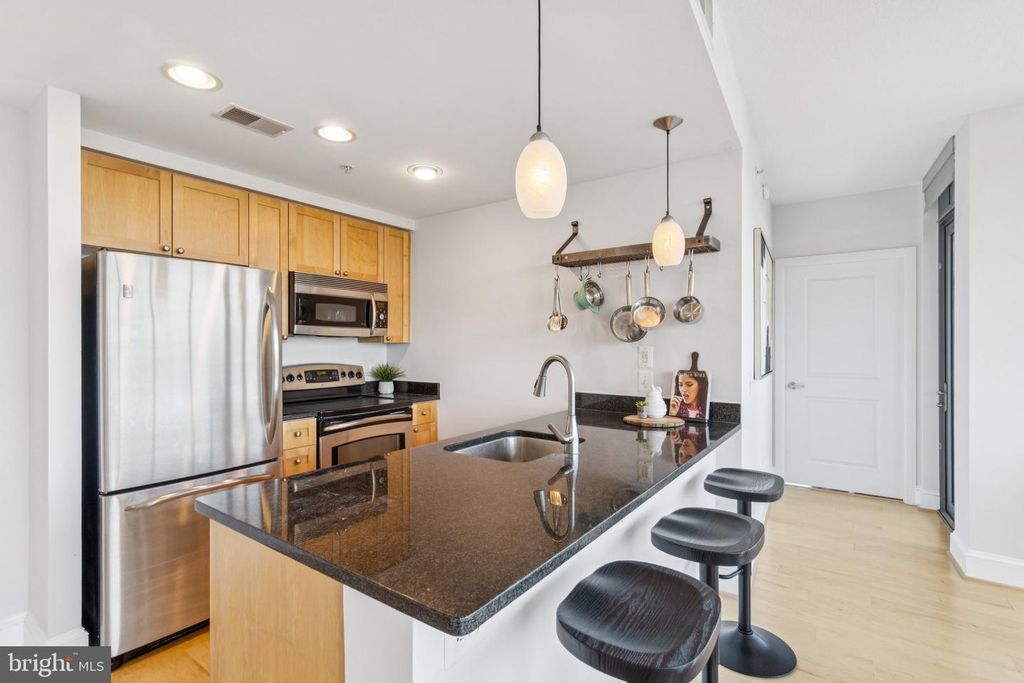 2001 15TH ST N #506, Arlington, VA 22201