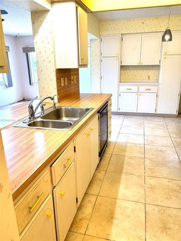 8111 NW 92nd Avenue, Tamarac, FL 33321