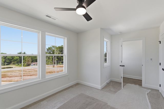 408 Legions Ct, La Vergne, TN 37086