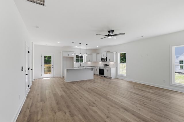 408 Legions Ct, La Vergne, TN 37086