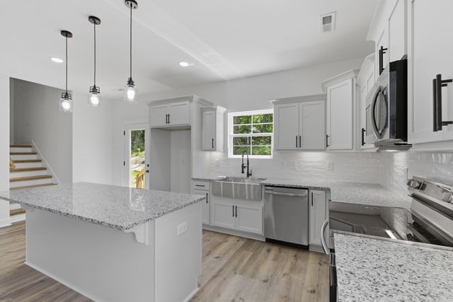 408 Legions Ct, La Vergne, TN 37086