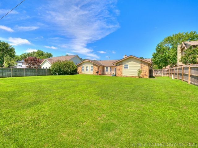 8817 S 72nd East Avenue, Tulsa, OK 74133