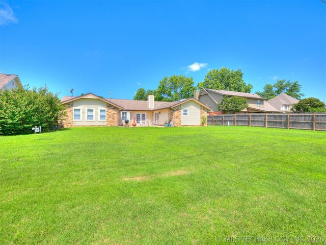 8817 S 72nd East Avenue, Tulsa, OK 74133