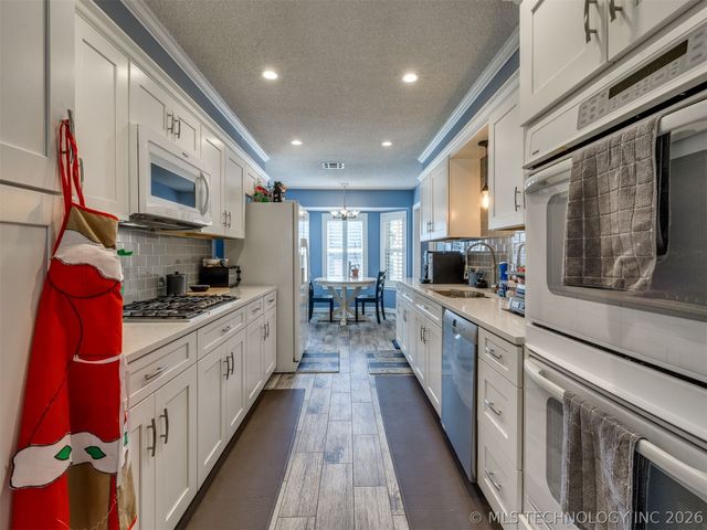 8817 S 72nd East Avenue, Tulsa, OK 74133