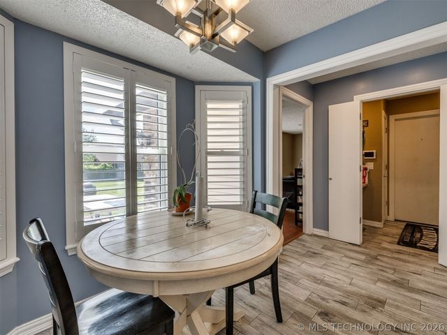 8817 S 72nd East Avenue, Tulsa, OK 74133
