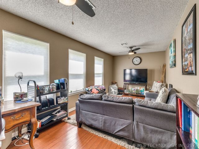 8817 S 72nd East Avenue, Tulsa, OK 74133