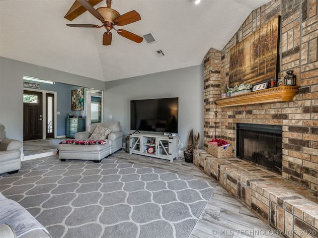 8817 S 72nd East Avenue, Tulsa, OK 74133