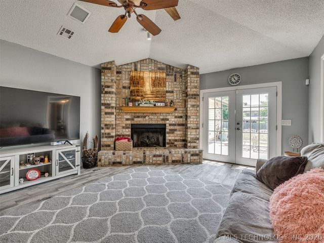 8817 S 72nd East Avenue, Tulsa, OK 74133