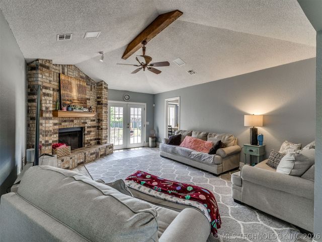 8817 S 72nd East Avenue, Tulsa, OK 74133