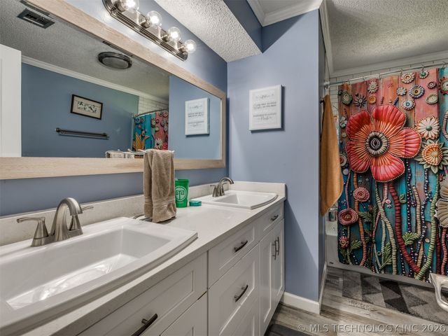 8817 S 72nd East Avenue, Tulsa, OK 74133