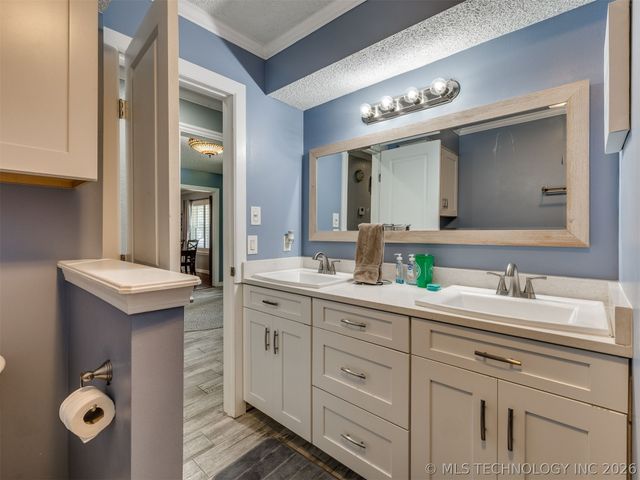 8817 S 72nd East Avenue, Tulsa, OK 74133