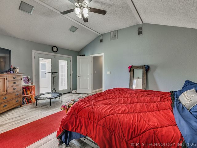8817 S 72nd East Avenue, Tulsa, OK 74133