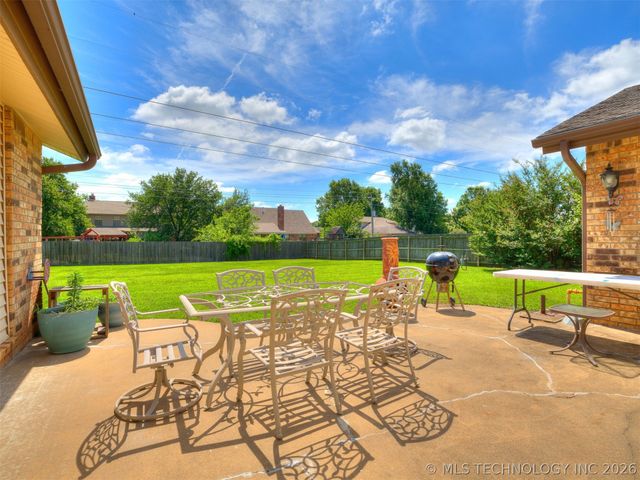 8817 S 72nd East Avenue, Tulsa, OK 74133