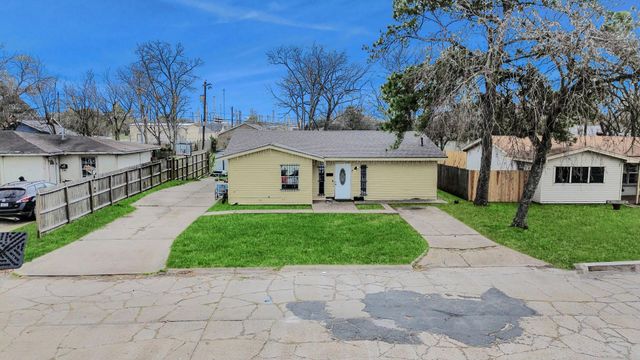2909 Tarpey Avenue, Texas City, TX 77590