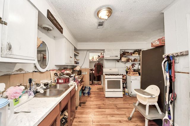 2909 Tarpey Avenue, Texas City, TX 77590