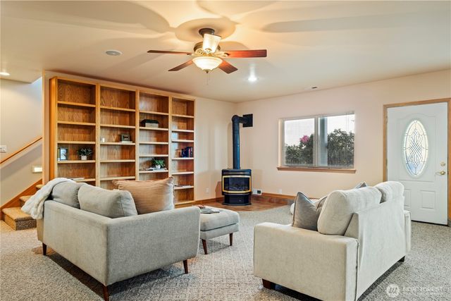 8151 E Seaview Drive, Port Orchard, WA 98366