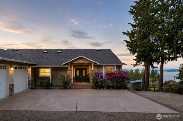 8151 E Seaview Drive, Port Orchard, WA 98366
