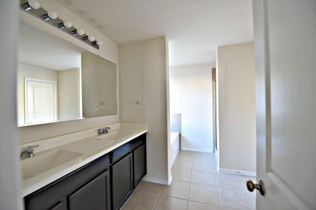 644 Heritage Grove RD, Leander, TX 78641