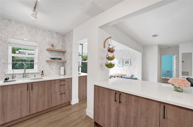 1501 NE 35th St, Oakland Park, FL 33334