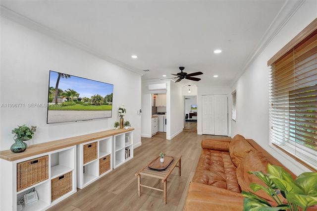 1501 NE 35th St, Oakland Park, FL 33334