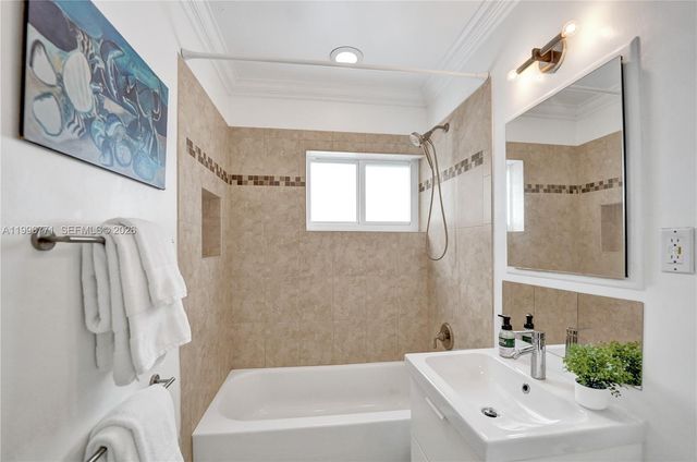 1501 NE 35th St, Oakland Park, FL 33334