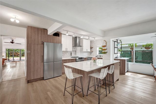 1501 NE 35th St, Oakland Park, FL 33334