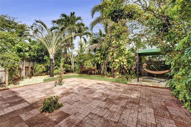 1501 NE 35th St, Oakland Park, FL 33334