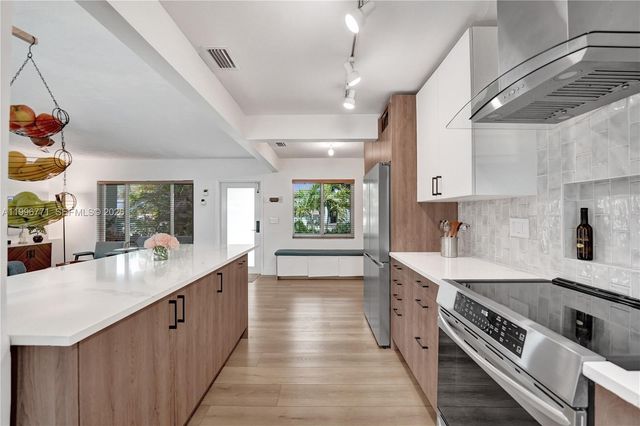 1501 NE 35th St, Oakland Park, FL 33334