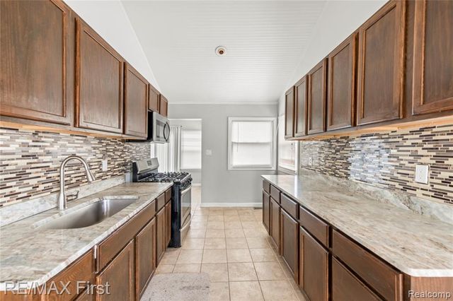 22000 Cunningham Avenue, Warren, MI 48091