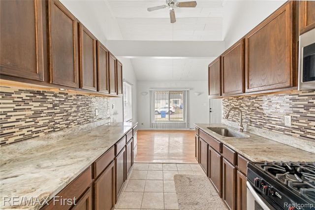 22000 Cunningham Avenue, Warren, MI 48091