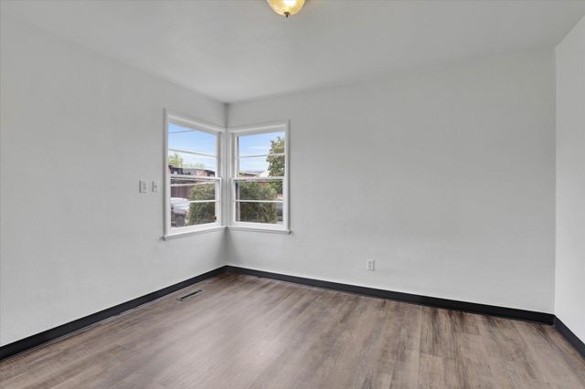 59 E Sanson Ave, Spokane, WA 99207