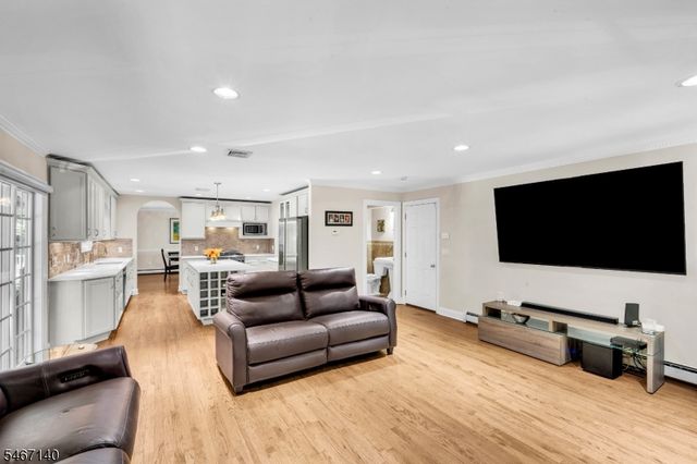 6 Cooper Ave, Roseland Boro, NJ 07068