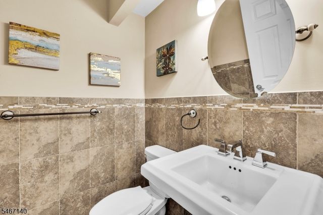 6 Cooper Ave, Roseland Boro, NJ 07068